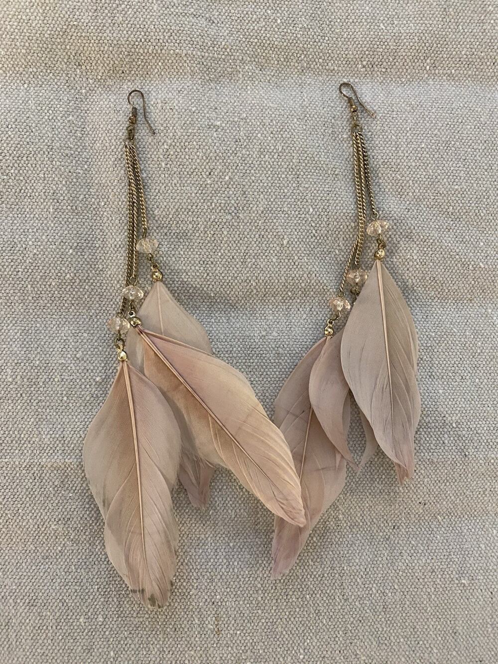 Vtg Estate Fashion Jewelry 7.5in Boho Beaded w Feathers Dangle Earrings Festival